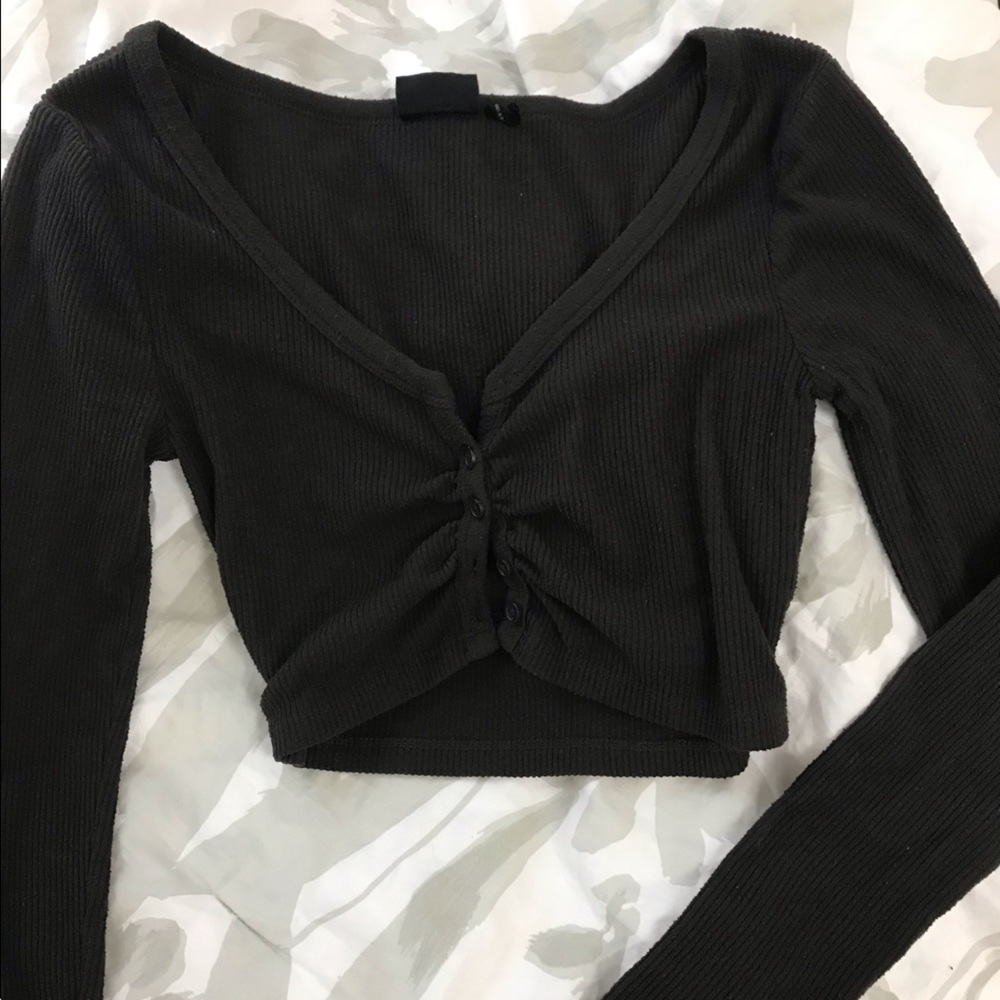 UO Button up long sleeve crop top